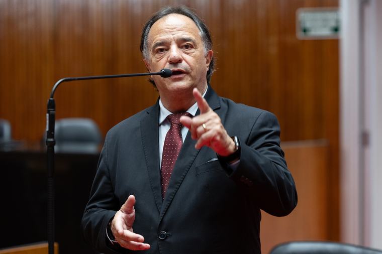 Mauro Tramonte em reunião de comissão
