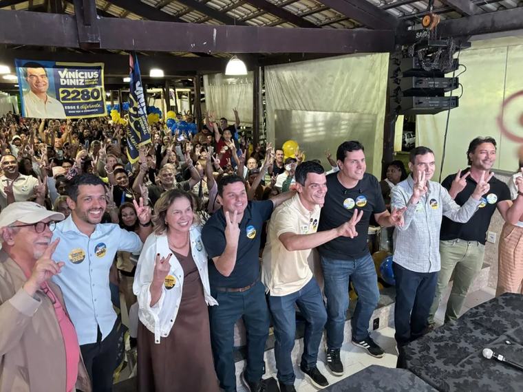 Vinícius Diniz em evento de campanha